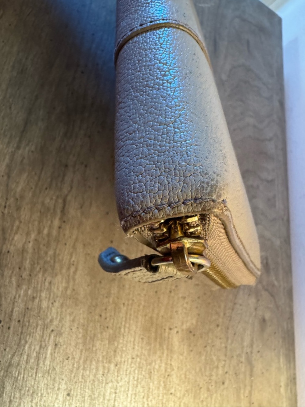 Burberry Cream Continental Leather Zip Wallet with Gold Plaque. - Picture 7 of 16